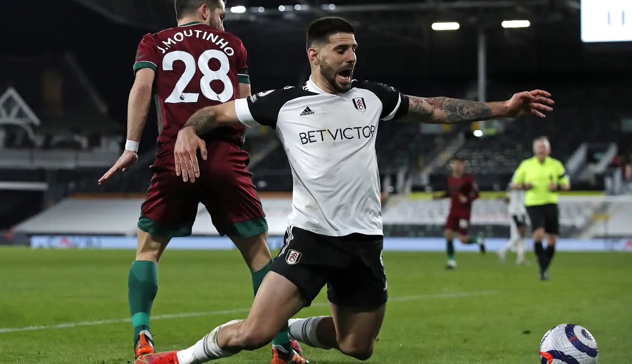 Dengan menyisakan 14 laga, dimana Fulham telah menjalani 32 pertandingan dari total 46 laga yang dimainkan di divisi Championship (24 tim yang berlaga), Aleksandar Mitrovic masih mungkin menambah jumlah golnya menjadi 40 ke atas di akhir musim nanti. (AFP/Pool/Andrew Couldridge)