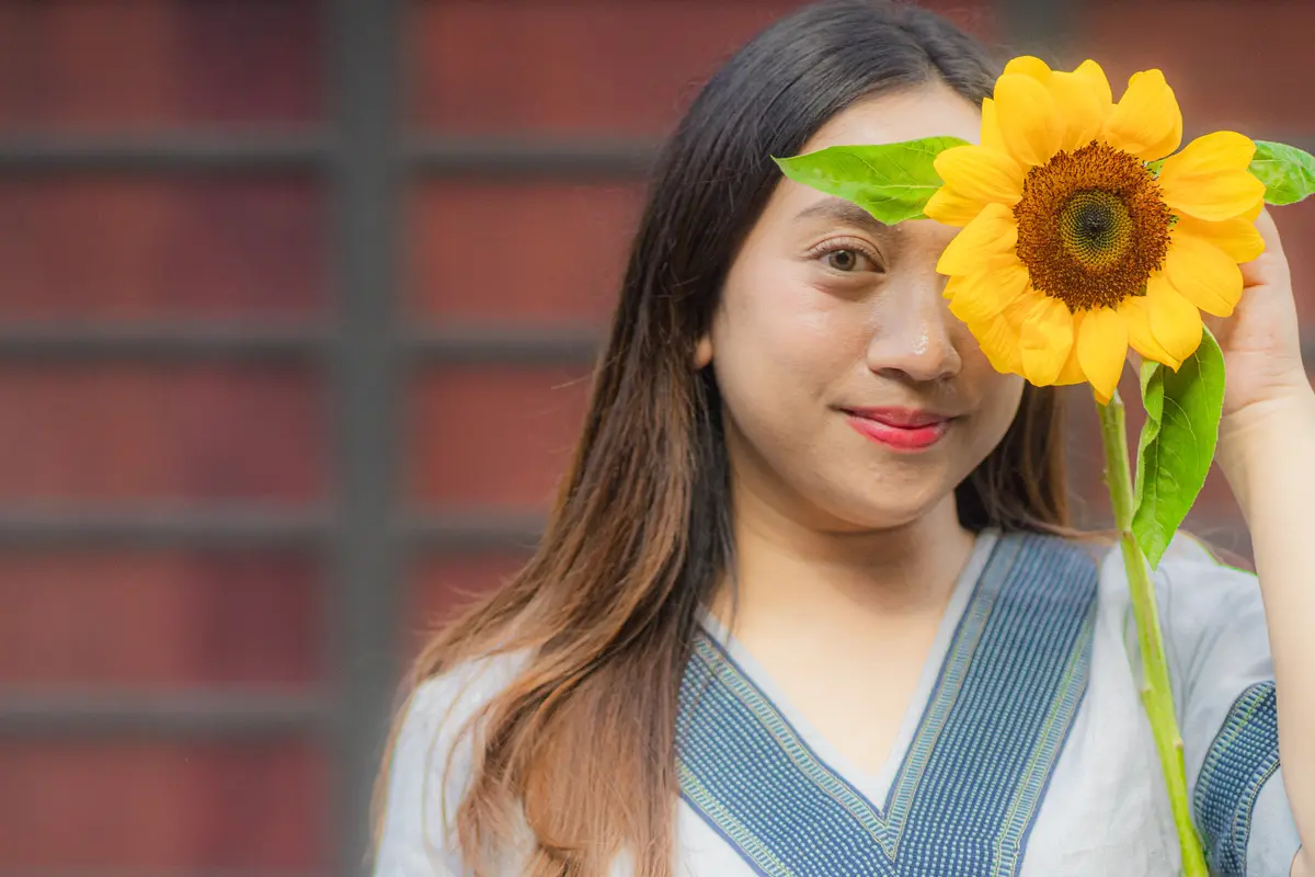 wanita desember bunga matahari