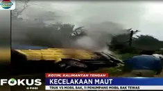 Kerasnya benturan antara kedua kendaraan menyebabkan mobil bak terbuka ringsek dan terbakar.