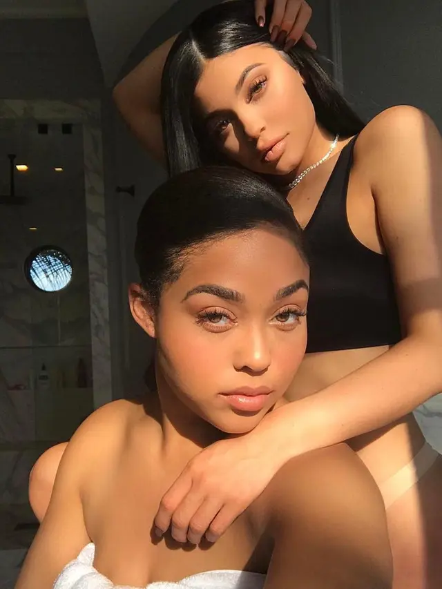 [Bintang] Jordyn Woods - Kylie Jenner