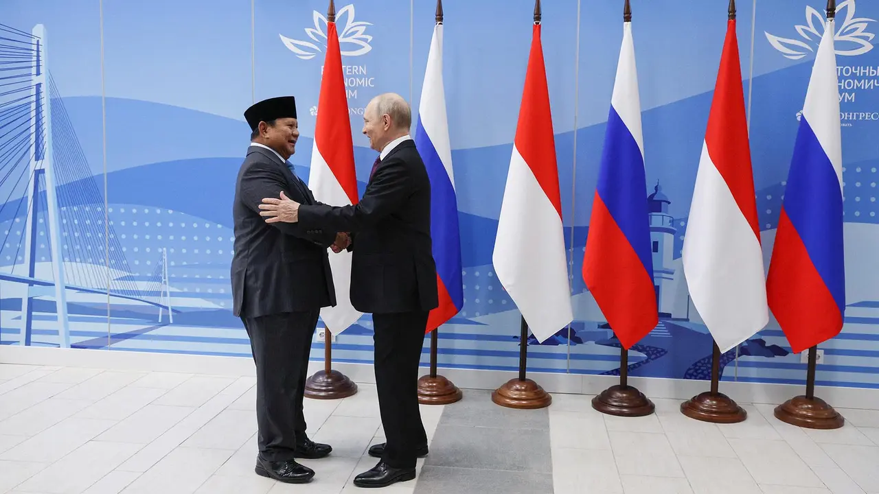 Prabowo Bertemu Putin di Vladivostok Bahas Kemitraan Strategis