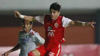 Alfath Fathier - Pemain bernomor punggung 66 ini pernah menimba ilmu di akademi Persib Bandung pada tahun 2013 hingga 2016. Bek sayap kelahiran Bandung itu tampil disiplin di sisi pertahanan Persija Jakarta. (Bola.com/M Iqbal Ichsan)