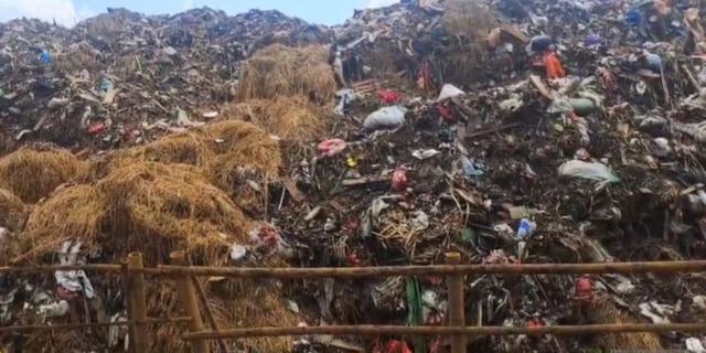 Pemprov DKI Tambah 20 Unit Truk Atasi Sampah di Pasar Induk Kramat Jati Jaktim