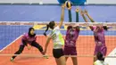Pevoli Jakarta Pertamina Energi, Logan Tom, melepaskan bola saat menghadapi Gresik Petrokimia. Jakarta Pertamina Energi kalah dengan skor 29-31, 20-25, 25-18, 23-25. (Bola.com/Vitalis Yogi Trisna)