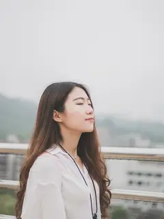 ilustrasi tersenyum/Photo by sean Kong on Unsplash