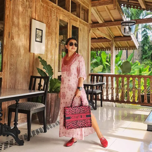 7 Potret Gaya Mayangsari Tampil Stylish dengan Tas Mewahnya, Nuansanya Senada