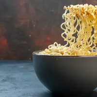 Mie Rebus dalam mangkuk/copyright freepik.com/KamranAydinov