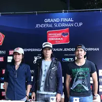 Akan banyak kejutan dalam penampilan Slank di partai final yang mempertemukan Semen Padang dan Mitra Kukar nanti. (Nurwahyunan/Bintang.com)