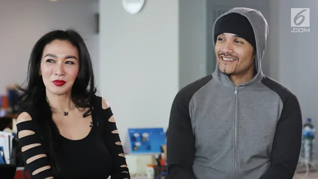 Romy Rafael dan istrinya, Ury Kartha