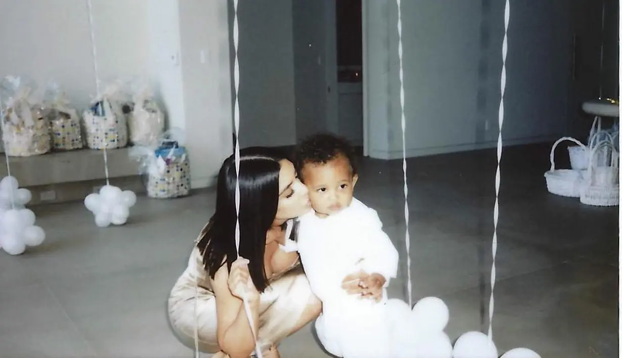 Saat ini dirinya tengah fokus untuk mempersiapkan segala sesuatunya untuk kelahiran anak ketiga. (instagram/kimkardashian)