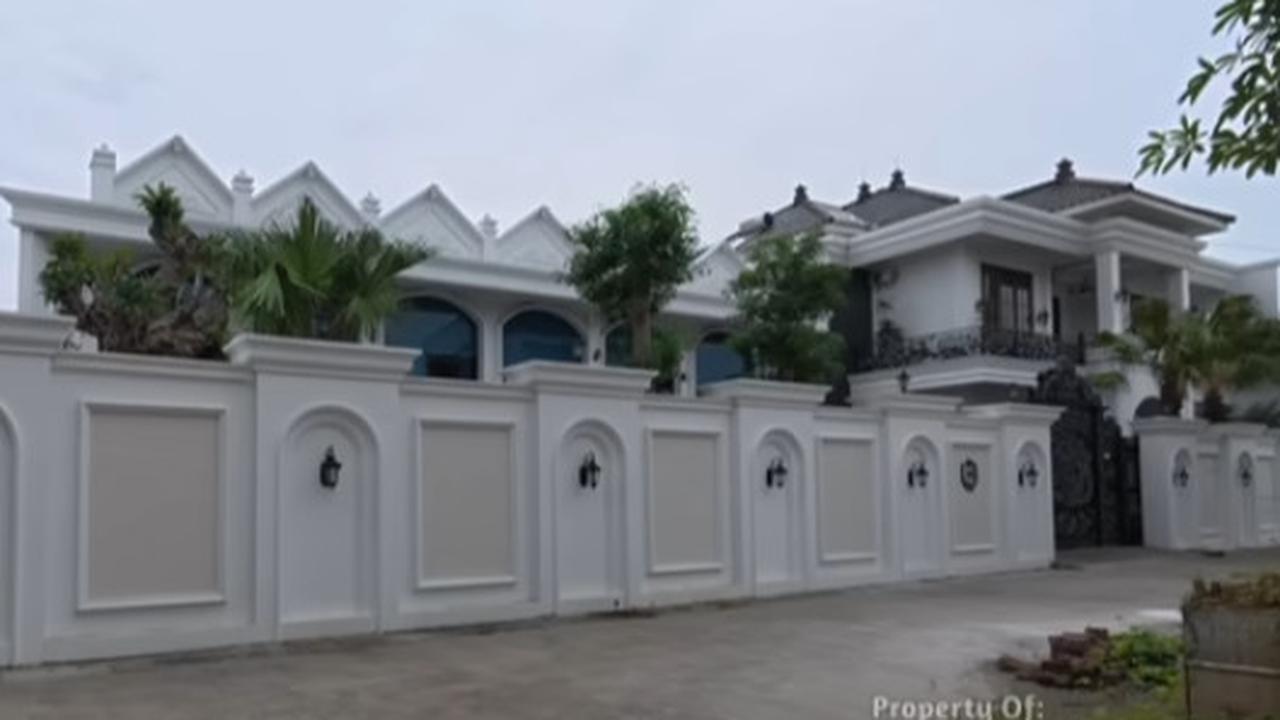 Bikin Melongo Potret Rumah Mewah Bak Istana Milik Bos-bos Ikan,