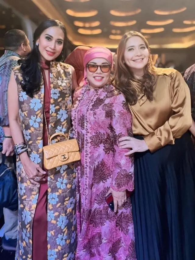 Model Cardigan Panjang Diah Permatasari