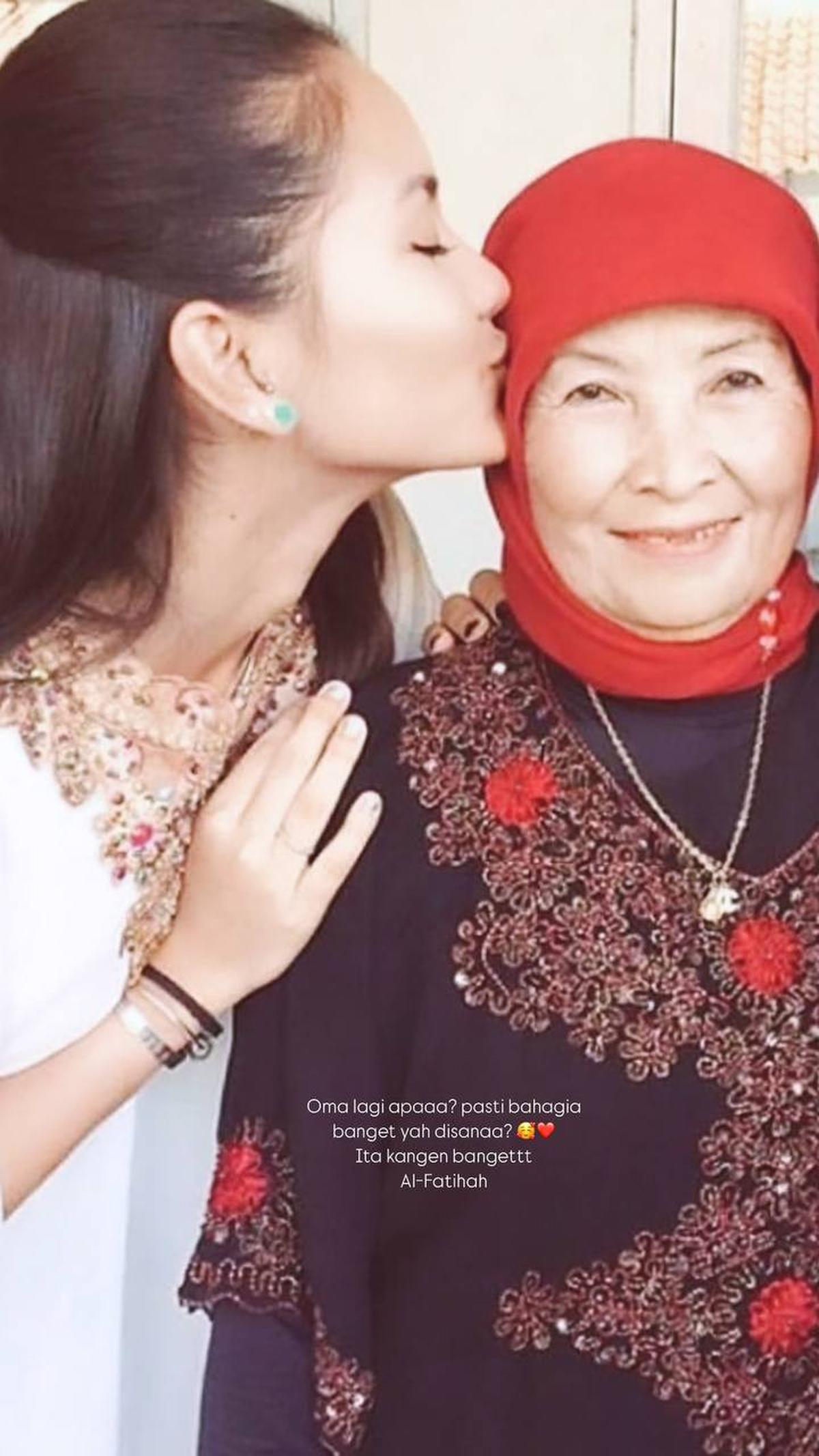 Potret Alyssa Daguise Laksanakan Umrah Untuk Sang Nenek, Bersyukur Doanya Dikabulkan