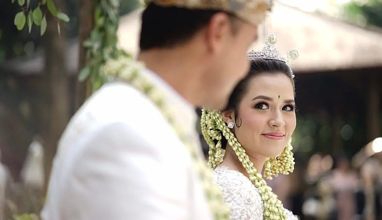 Foto pernikahan Raisa dan Hamish Daud (Facebook/Bridestory Indonesia)