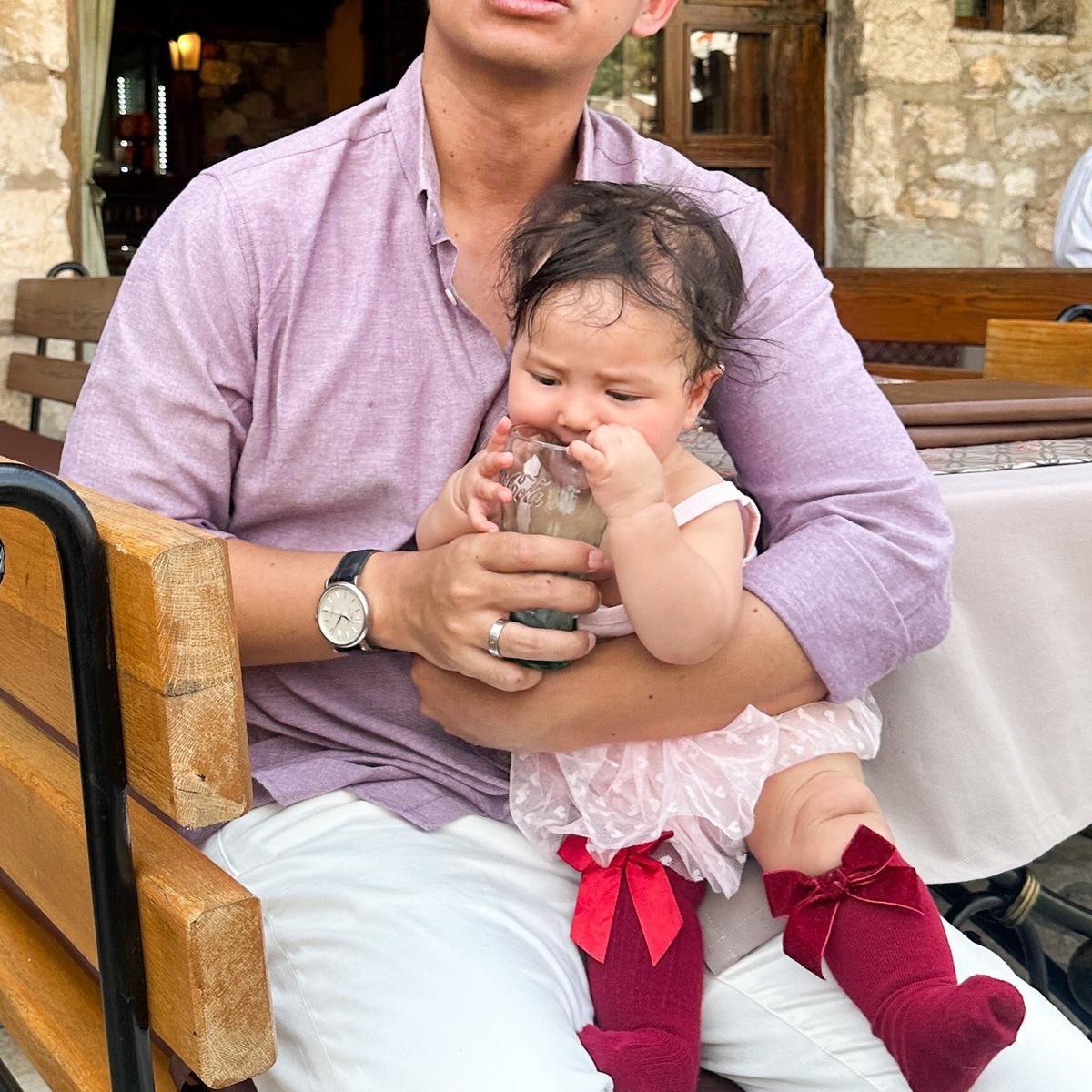 Potret Baby Launa Anak Sabrina Anggraini & Belva Devara Liburan di Bosnia-Herzegovina