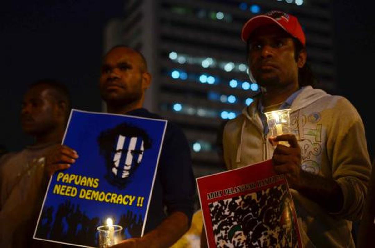 Aksi lilin solidaritas untuk Papua