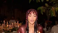 Kim Kardashian Pakai Gaun Vintage Rabanne dari 1995 Rayakan Ulang Tahun ke 34