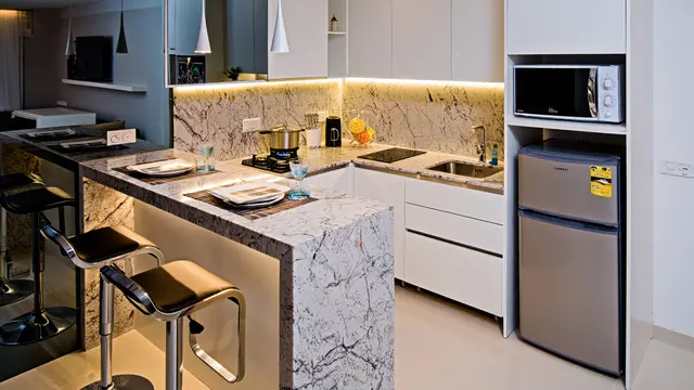 Desain Dapur Murah dengan Countertop Granit Imitasi