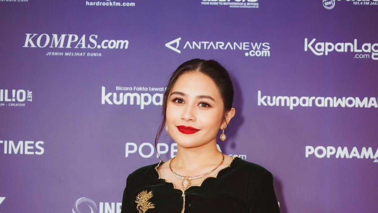Nggak Tahu Bakal Menang, Ini Potret Prilly Latuconsina Terima Piala Penghargaan Festival Film Indonesia (FFI) 2024