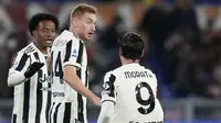 Dua menit berselang Juventus menyamakan skor 3-3 melalui Dejan Kulusevski. Ia berhasil meneruskan sepakan Alvaro Morata yang masih membentur Chris Smalling. (AP/Alessandra Tarantino)