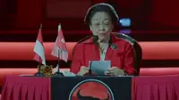 Ketua Umum PDI Perjuangan Megawati Soekarnoputri memberikan pidato politiknya di hadapan empatribu kadernya di acara Rapat Kerja Nasional atau Rakernas ke-IV di JIExpo Kemayoran, Jakarta, Jumat (29/9/2023).