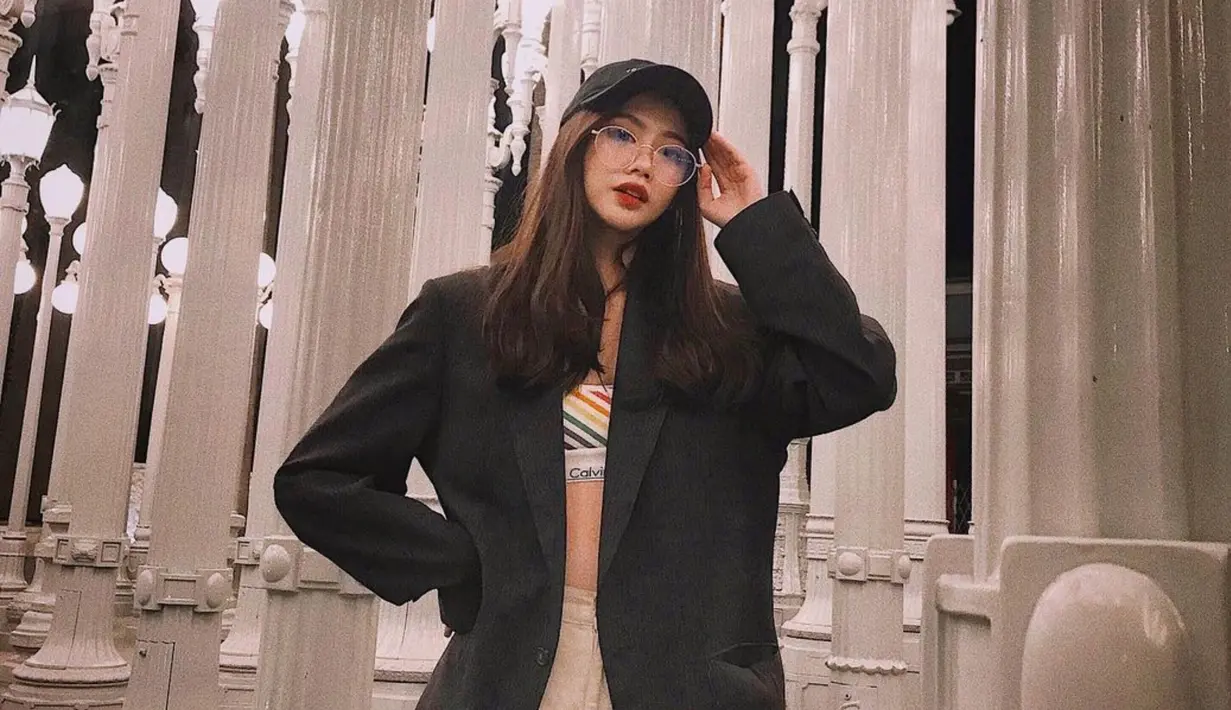 Memiliki postur tubuh yang tinggi dan kurus, maka tak heran apabila perempuan kelahiran 14 November 1992 ini kerap jadi model fashion di berbagai brand. Selain itu, ia juga nampak piawai bergaya di depan kamera.