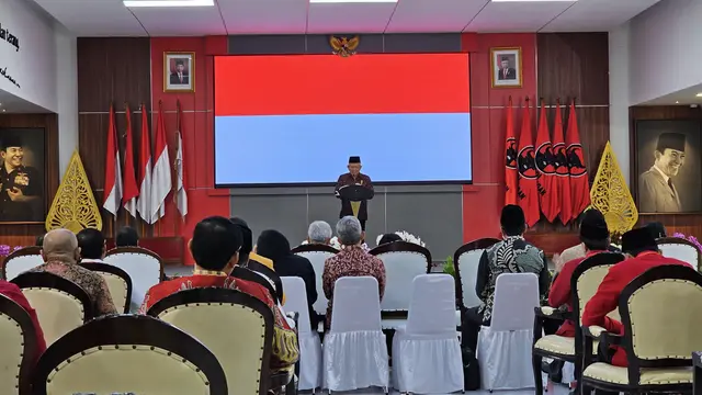 Wakil Presiden atau Wapres Ma'ruf Amin menghadiri dan memberikan pidato saat acara HUT ke-51 PDIP di Sekolah Partai PDIP, Lenteng Agung, Jakarta Selatan, Rabu (10/1/2024).