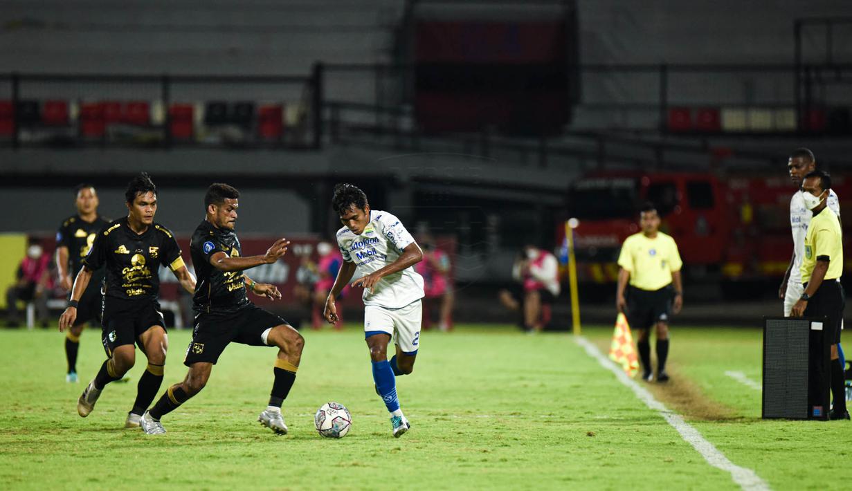 Hasil ini membuat Persebaya naik ke peringkat ketiga dengan 60 poin. Sementara Persib masih tertahan di posisi runner-up dengan 67 poin. Kans mereka untuk meraih juara menipis karena kini berjarak dua poin dengan Bali United yang masih menyisakan tiga pertandingan. (Dok. Persib)