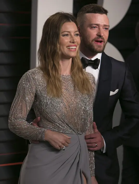 Selama 4 tahun menjadi sepasang suami istri, Justin dan Jessica tetap memiliki cara berbeda dalam merayakan ulang tahun pernikahannya. (AFP/Bintang.com)