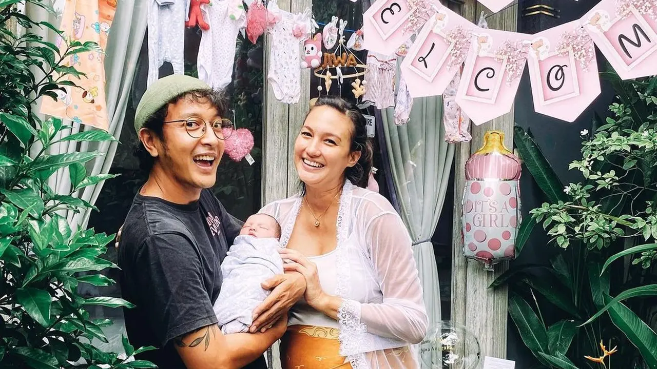 [Fimela] Nadine Chandrawinata dan Dimas Anggara