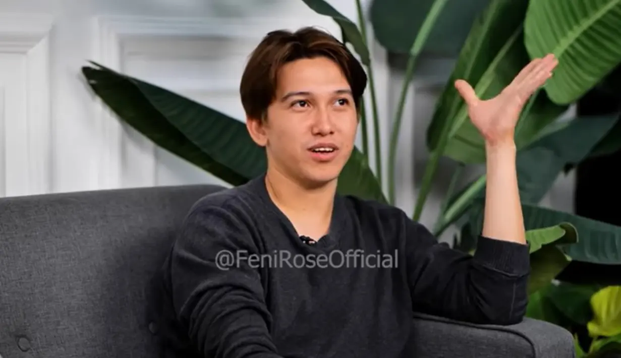 Saat menjadi bintang tamu kanal YouTube Feni Rose Official, pria dua orang anak itu menceritakan kisahnya saat usia dua tahun sudah ditinggal sang ayah kembali ke negaranya, Belanda. [Youtube/Feni Rose Official]