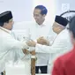 Dua pasang capres-cawapres Prabowo Subianto-Sandiaga Uno dan Joko Widodo-Ma'ruf Amin Usai pengundian nomor urut peserta Pemilu 2019 di Kantor KPU, Jakarta, Jumat (21/9).  (Liputan6.com/Faizal Fanani)