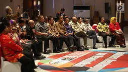 Advokat Pengawal Pancasila (FAPP) saat mendengarkan paparan Menkumham Yasonna Hamonangan Laoly di Gedung Kemenkumham, Jakarta, Jumat (21/7). FAPP mendukung penuh langkah pemerintah menerbitkan Perppu No 2 tahun 2017. (Liputan6.com/Faizal Fanani)