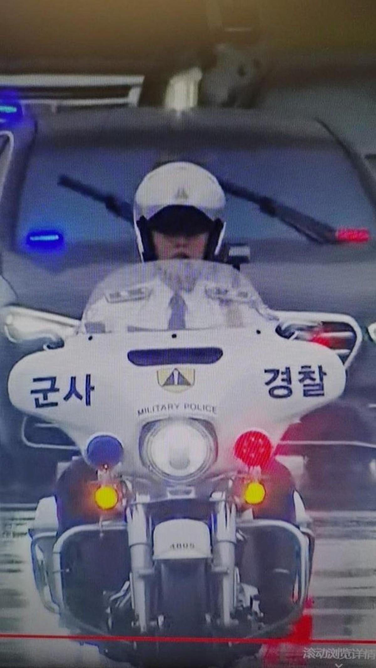 Foto-foto tersebut menjadi perbincangan hangat di kalangan netizen, dan banyak komentar positif yang mengalir untuk Nam Joo Hyuk.