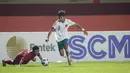 Kaka juga berhasil merepotkan barisan pertahanan Timnas Vietnam U-16. (Bola.com/Bagaskara Lazuardi)