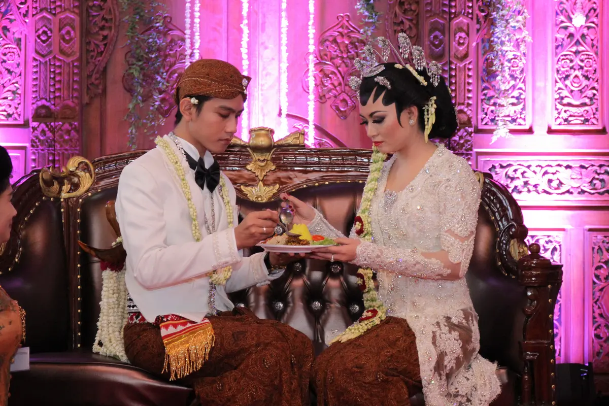 [Bintang] Gibran Rakabuming dan Selvi Ananda