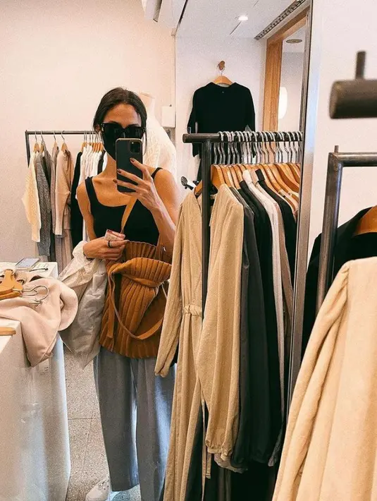 Penampilannya selama di Korea Selatan juga tak luput dari perhatian. (Instagram/putrimarino)