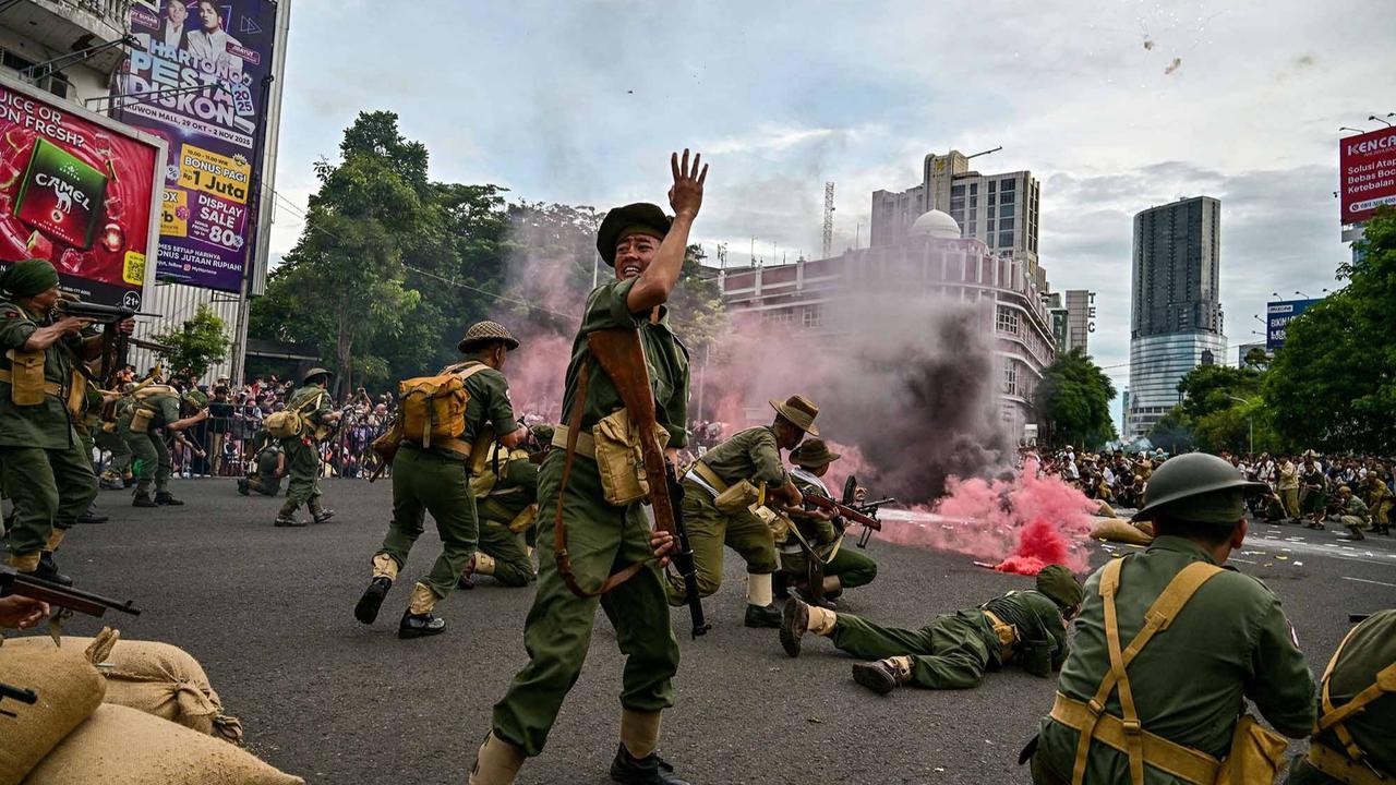 FOTO: Semangat Arek Suroboyo Menyala di Parade Surabaya Juang 2025