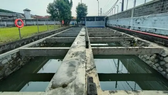 Rainwater tank di gudang Surabaya untuk menampung dan mengolah air hujan menjadi air bersih yang digunakan untuk mendukung kegiatan pergudangan