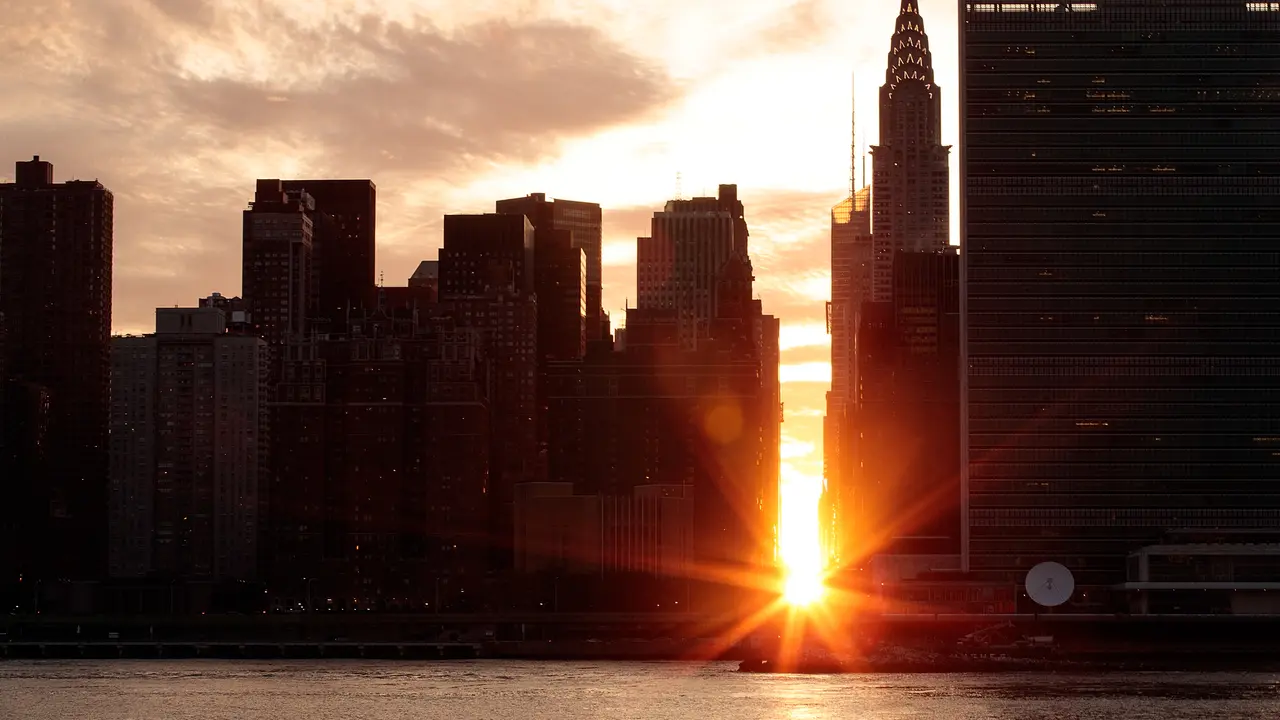 20160712- Sunset Manhattanhenge di New York-AFP Photo