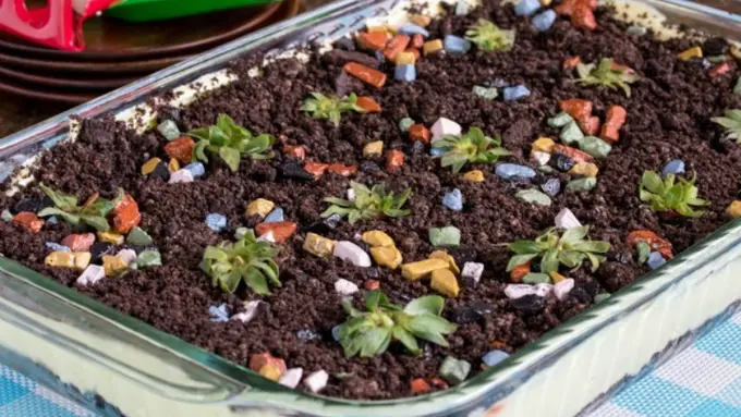 Merayakan Hari Spesial dengan Makan Tanah?