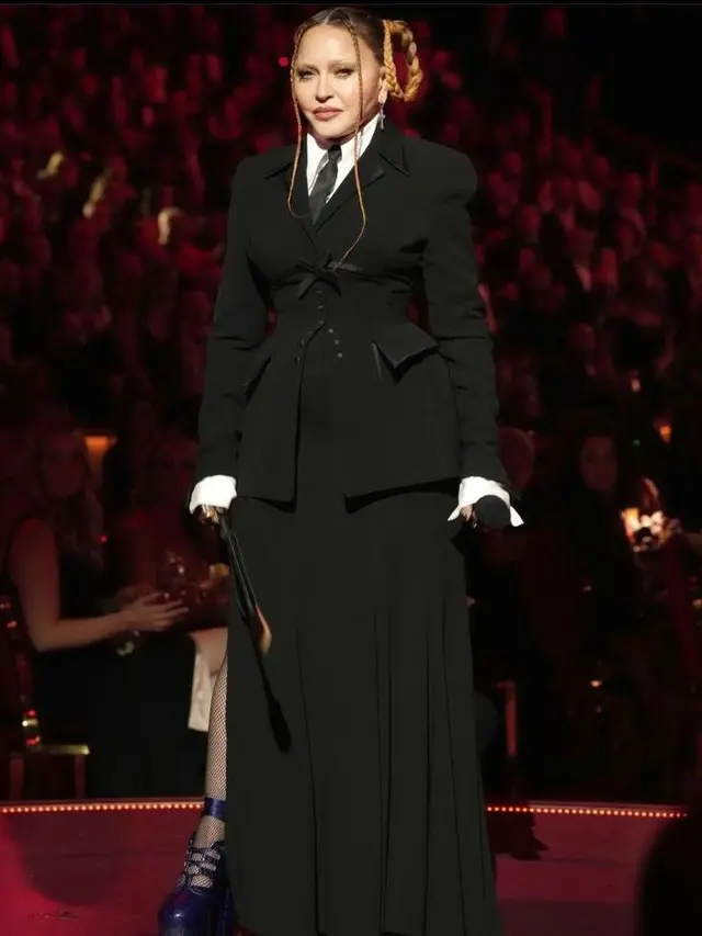 Nyaris Tak Dikenali, Wajah Madonna di Grammy Awards 2023 Curi Atensi