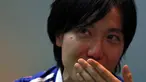Isak tangis warga Jepang di Tokyo iringi kegagalan Tim Samurai Biru menembus zona 16 besar Piala Dunia 2014, (25/6/2014). (REUTERS/Issei Kato)