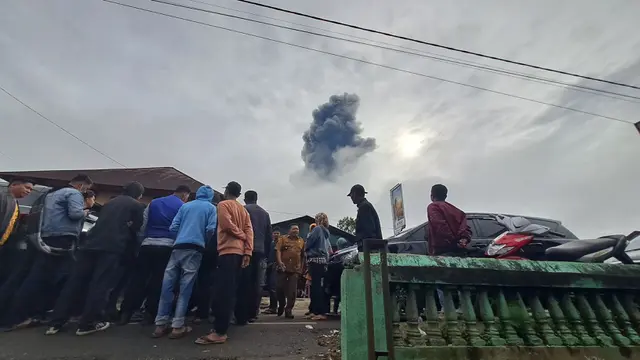 Gunung marapi Meletus