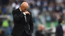 Ekspresi Pelatih AS Roma, Luciano Spalletti saat menemani timnya melawan Lazio pada laga Derby della Capitale di Olympic Stadium, Roma, Italia, (4/12/2016). AS Roma menang 2-0.  (AFP/Filippo Monteforte)