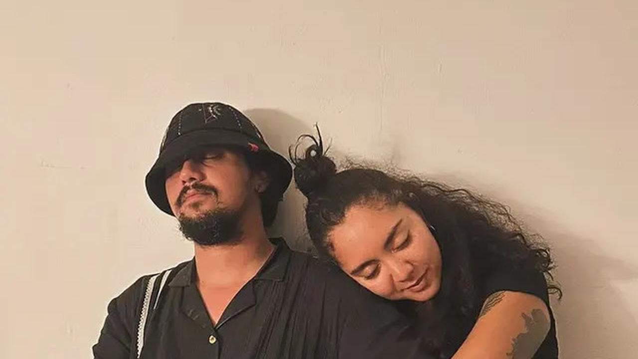 Keenan Pearce dan Tasha Serena Sah Jadi Suami Istri, Wajah Semringah Pamerkan Buku Nikah