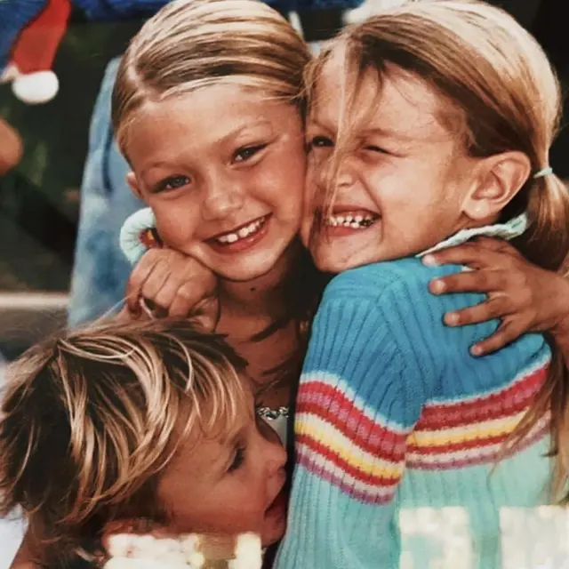 Bella, Anwar dan Gigi Hadid. [Foto: Instagram/bellahadid]