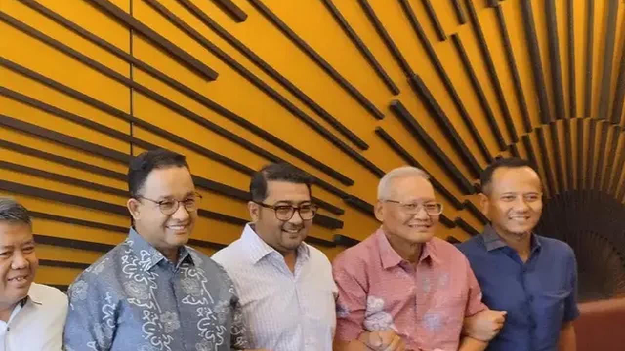 Saat ditegaskan, apakah tidak menutup kemungkinan duet Ganjar dengan Anies ini terjadi. Menurutnya, hal ini tak menutup kemungkinan untuk dikomunikasikan.