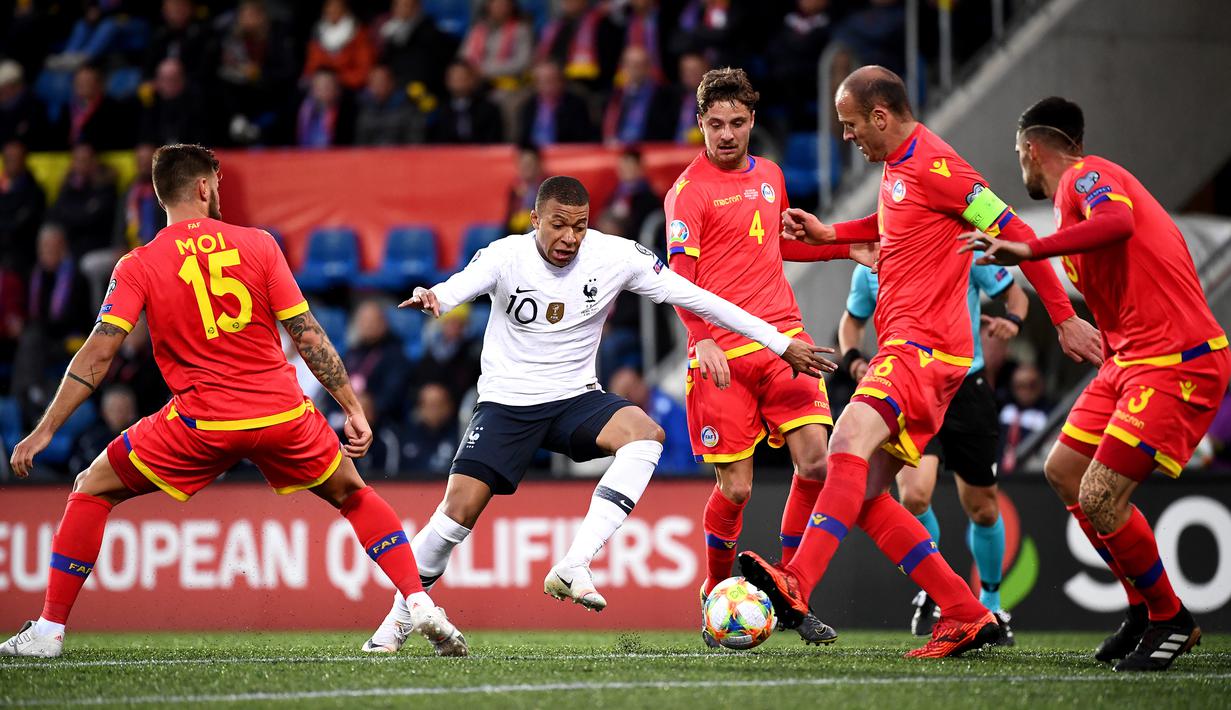 4. Kylian Mbappe (Prancis) - Penyerang 21 tahun ini sudah tampil 34 laga dan mengemas 13 gol untuk Prancis. Timnas Prancis pun menjadikannya pemain utama di Kualifikasi Piala Eropa 2020. (AFP/Franck Fife)