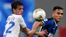 Penyerang Inter Milan, Lautaro Martinez, berebut bola dengan pemain Brescia pada laga lanjutan Serie A pekan ke-29 di Giuseppe Meazza, Kamis (2/7/2020) dini hari WIB. Inter Milan menang 6-0 atas Brescia. (AFP/Miguel Medina)